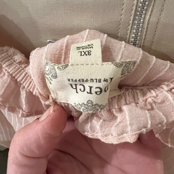 Shirt - Picture 4 of 4